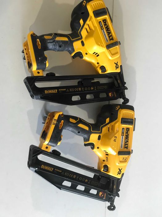 Акумуляторний пістолет цвяхозабивний DeWALT DCN660N  з Англії