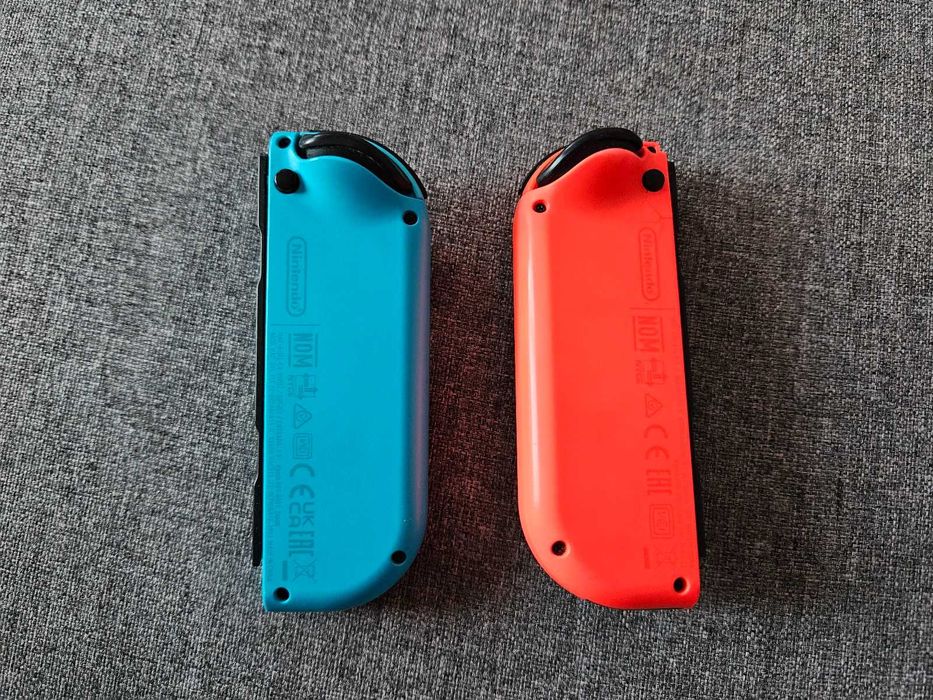 Nintendo Switch Joy-con niebieski z czerwonym w pełni sprawne bdb