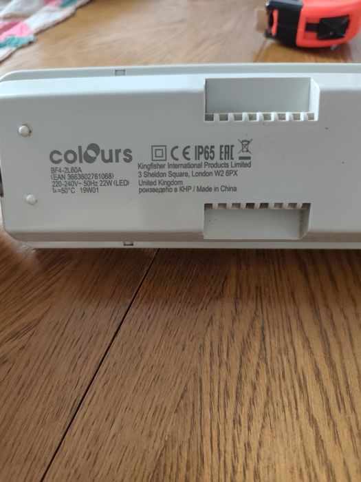 Calha de iluminação LED integrada (também conhecida como luminária linear LED).