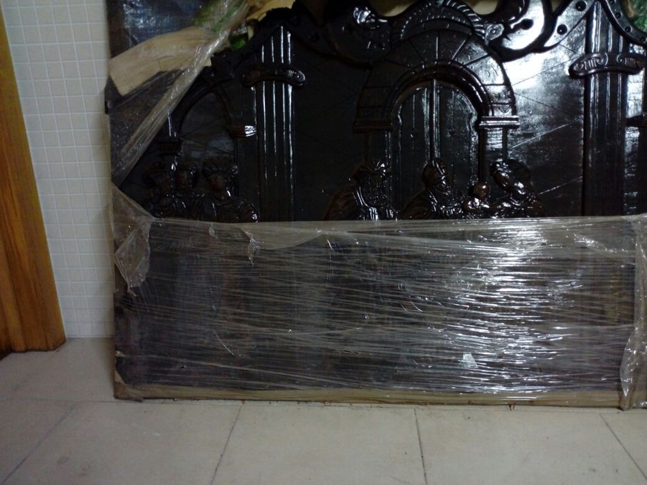 Quadro em madeira pau preto,  grande dimensão