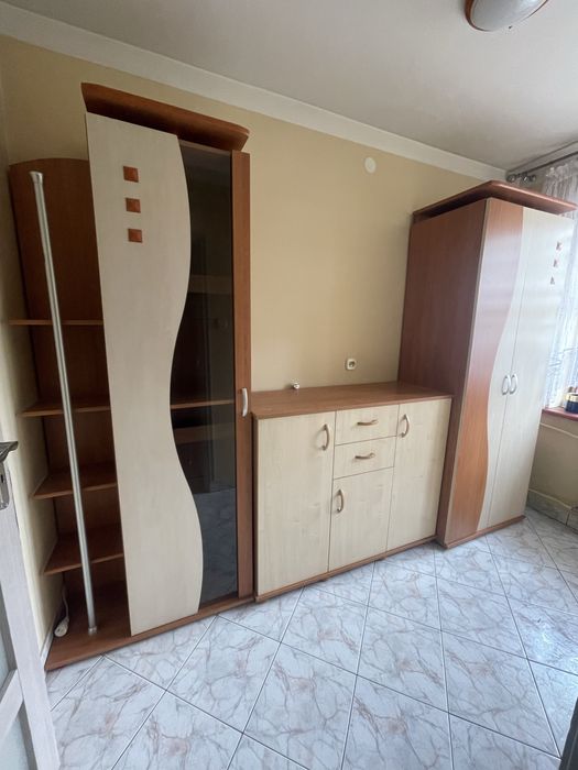 Zestaw mebli pokojowych / Meblościanka – szafa, witryna, komoda – Stan BDB!