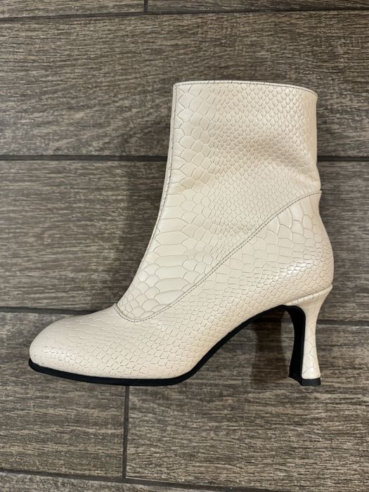 Ботильйони шкіряні чоботи