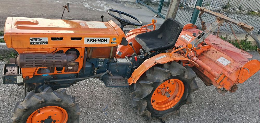 Trator usado kubota B 7001 com fresa