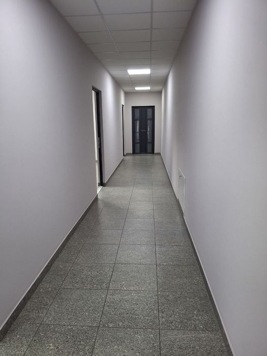 Офіс,Центральна площа
