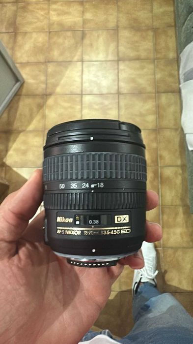 Nikon D70s + Objetiva Nikkor 135-45mm + Pentax Winder ME II