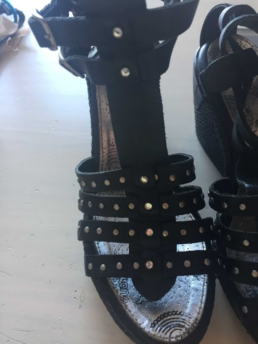 Sandálias n.º 37/38-Salto alto em cunha - NOVO