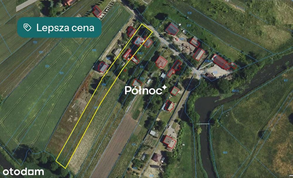 Dom przy spokojnej ulicy, nad rzeką.
