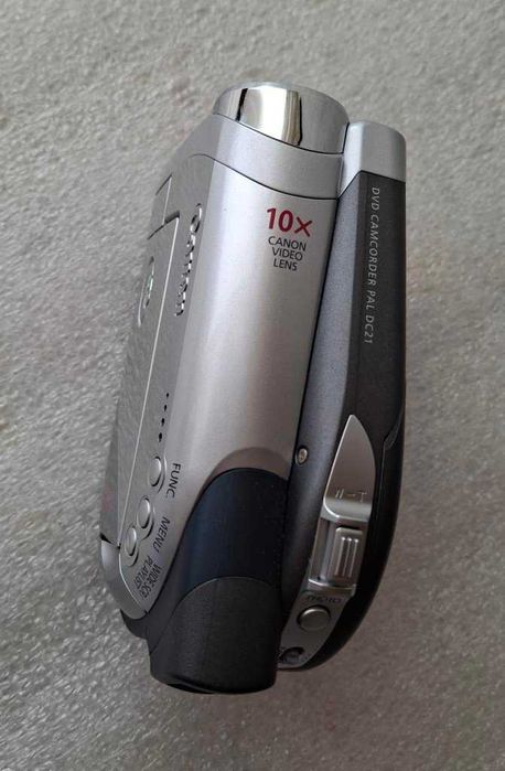 Видеокамера CANON DC21