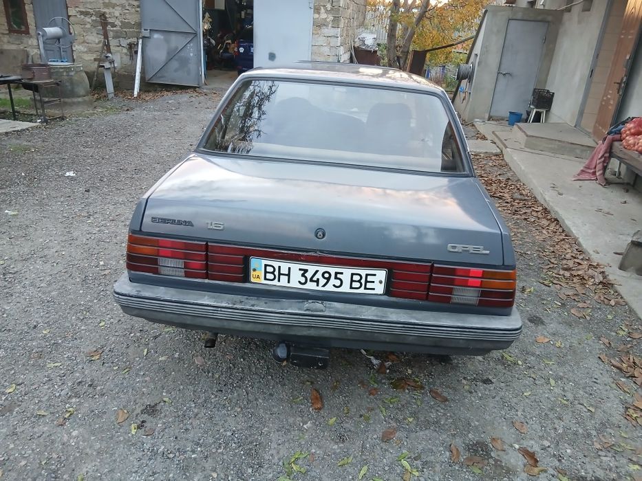 Опель   аскона       .