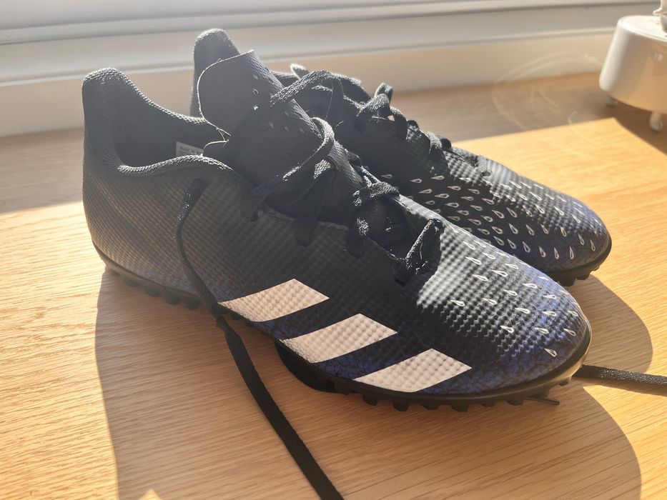 Chuteiras adidas Predator novas