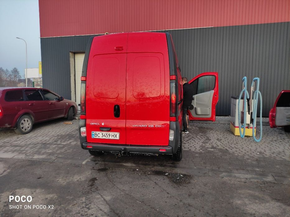 Оренда буса / Аренда грузового авто Opel Vivaro L2H2