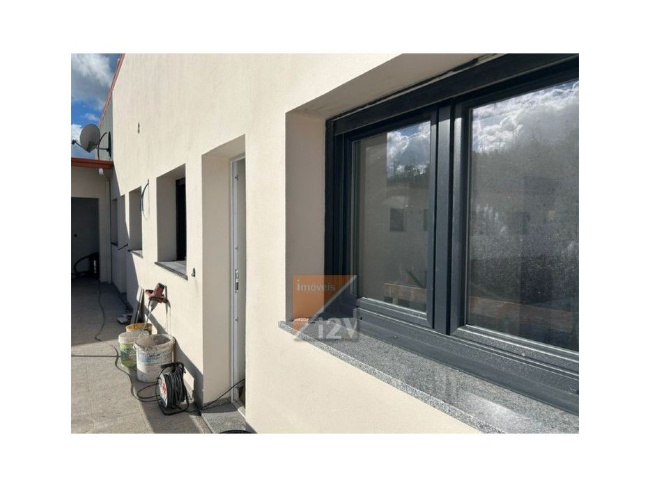 Apartamento T1+1 com Terraço e lugar Garagem - Colmeias, Leiria