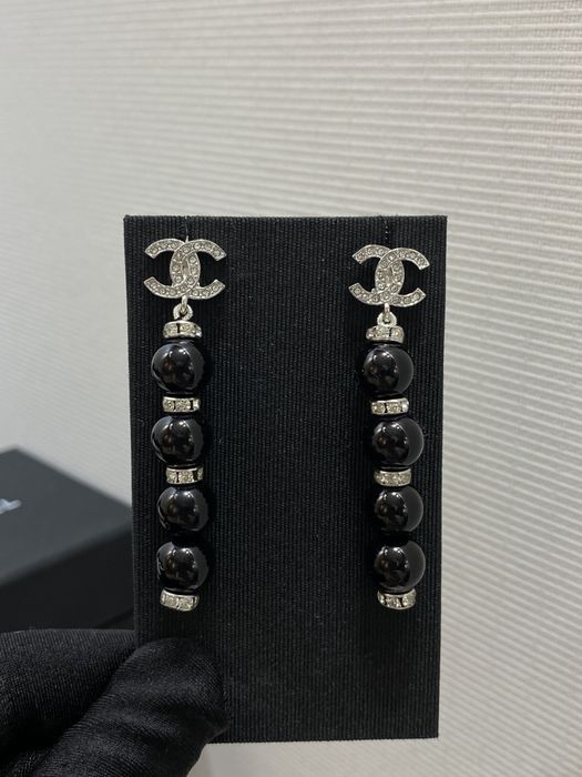 CHANEL® Luksusowe perły CC® kolczyki ekskluzywna biżuteria