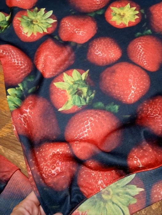 Bluza w truskawki