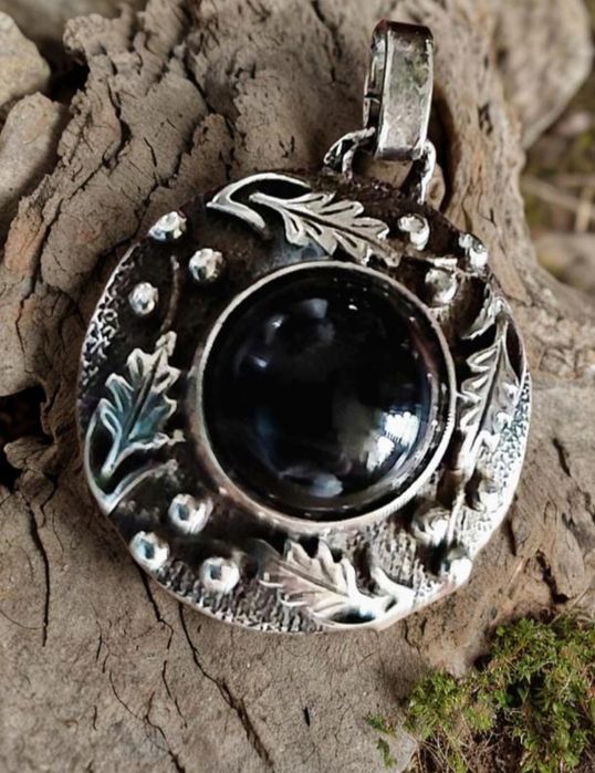 Stara srebrna zawieszka dębowa Warmet