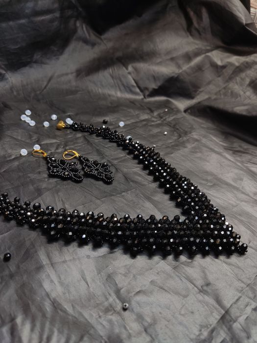 Набір кольє та сережки виконані з чеського бісеру та скляних намистин