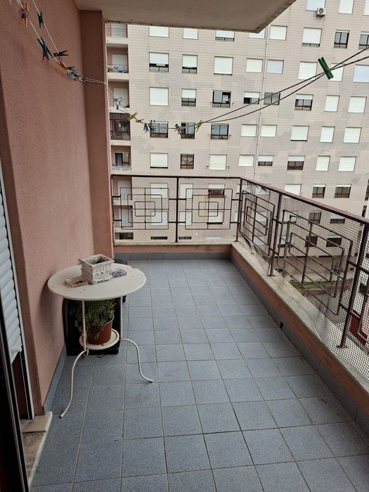 Aluga-se apartamento T2 nas Abadias