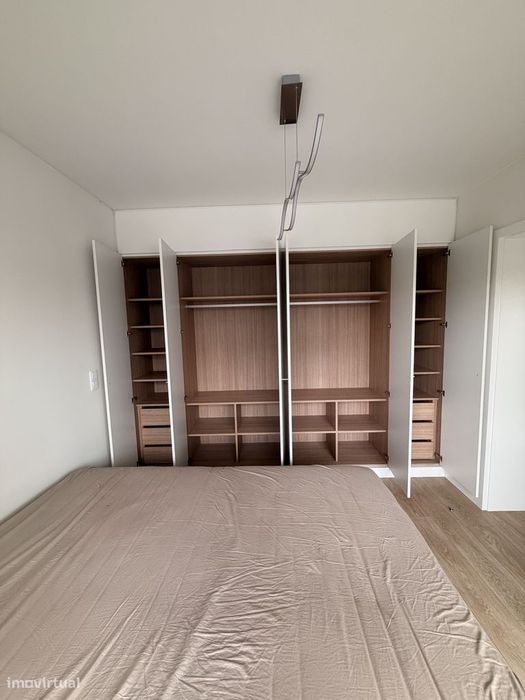 T1 moderno com varanda, elevador e ar condicionado