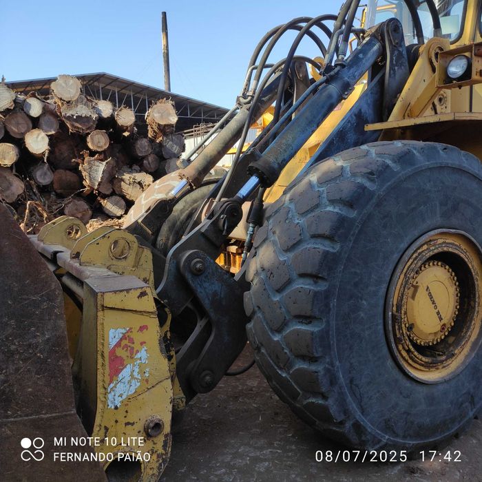 Pá carregadora Volvo L 160 - com balde articulado + balde de dentes