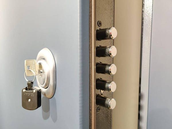 Встановлення, заміна ремонт дверних замків