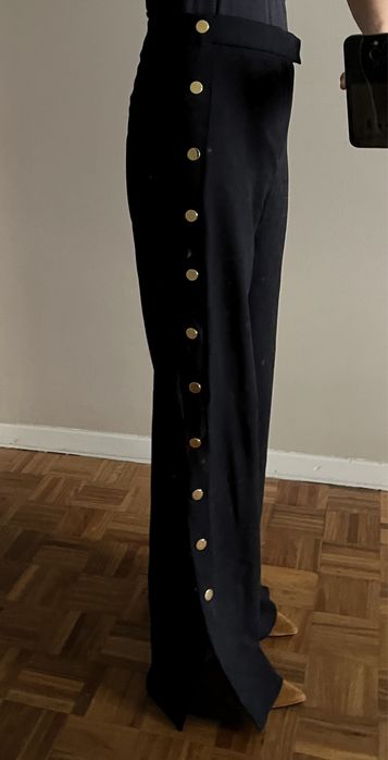 Calças Zara azuis com botões funcionais