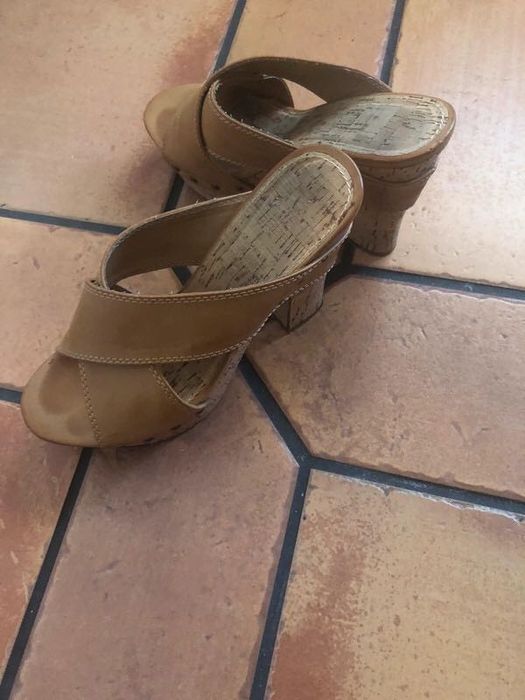 Sandálias de salto alto de cortiça
