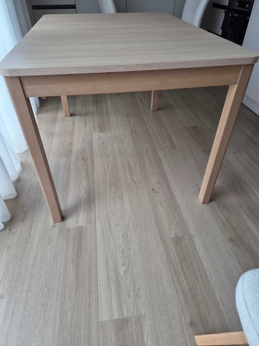 stół do jadalni z 4 krzesłami