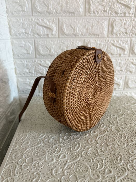 Женская плетеная круглая сумочка Rattan Bali 20 на 7  из ротанга