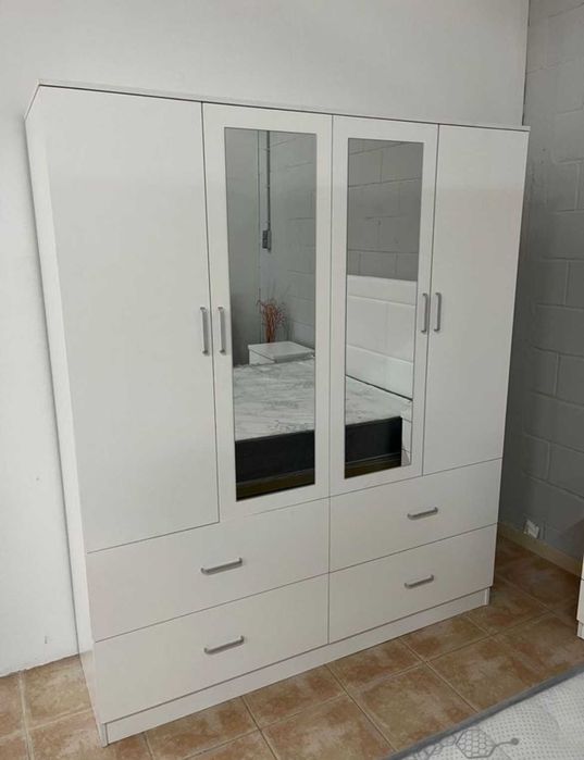 Rouperio branco 4 portas com espelho Novo Levamos a sua casa Envio gratis