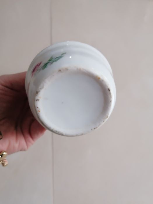 Stara porcelanowa lampa naftowa