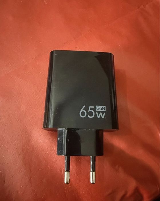 Carregador de 65W com 5 portas