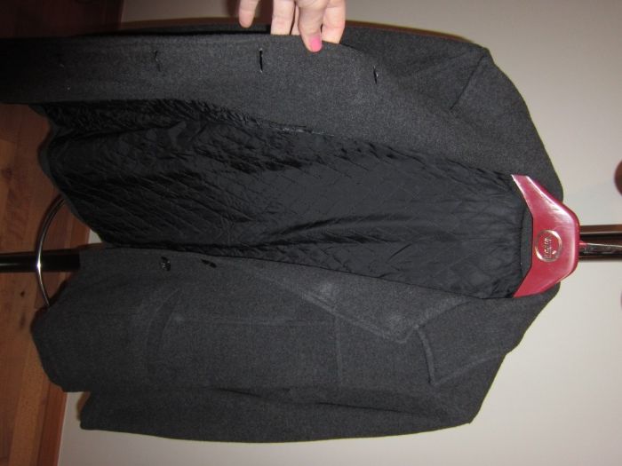 Casaco de Senhora de Inverno Preto de Botões Dourados e com Bolsos For