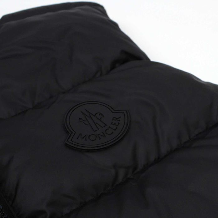 Мужская жилетка с большим черным лого, размеры XL. XXL и 3XL