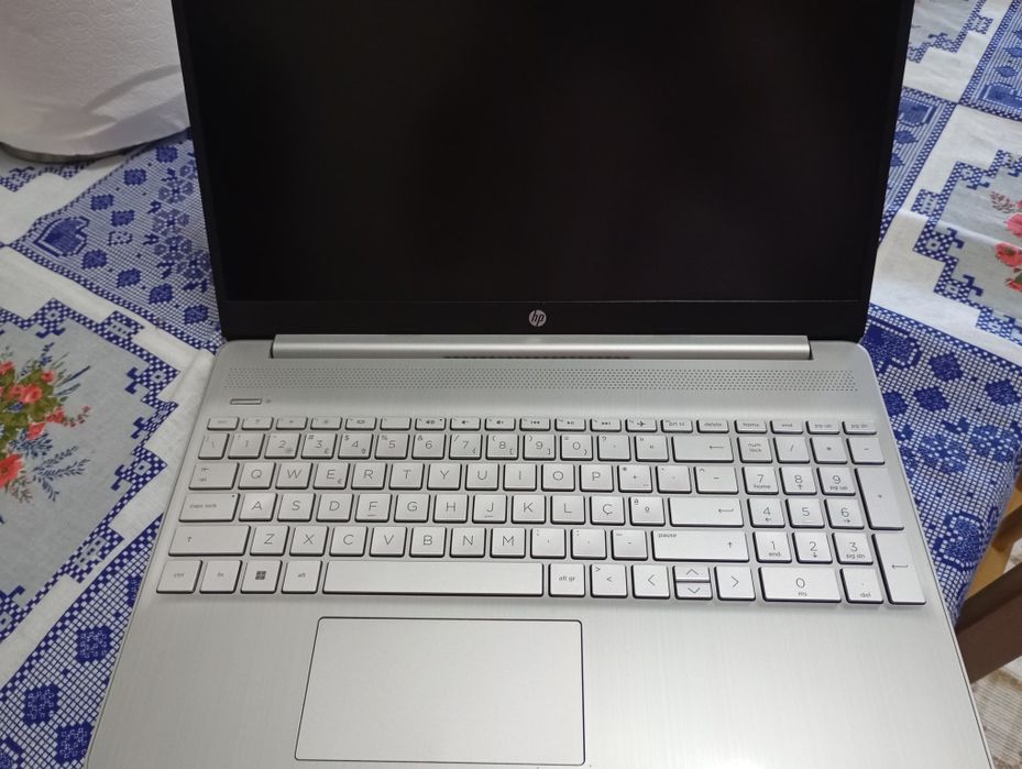 Vendo Portátil HP 15S com poucos anos