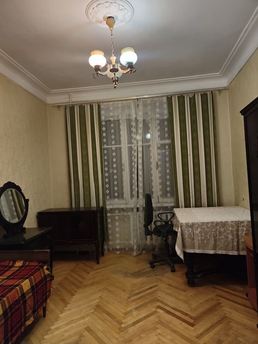 Здається 2-х кімн.  світло без відключень, центр