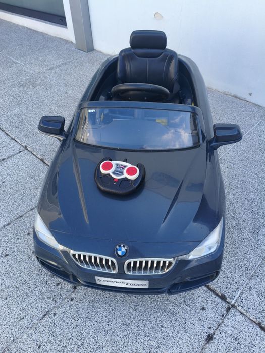BMW 4 Series Coupé a bateria para criança - PARA DESOCUPAR -