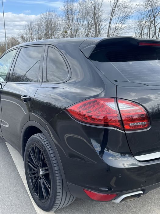 Porsche Cayenne 2012 року