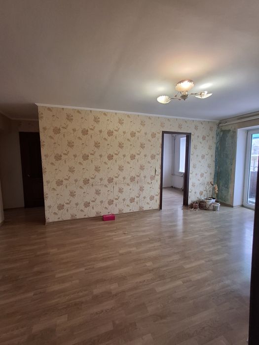 Продам 3х комнатную кв.Центр,Чугуев