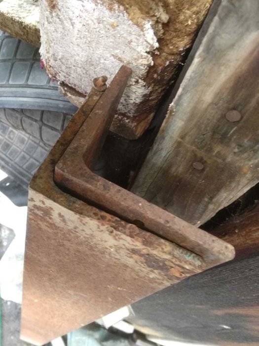 kątownik stalowy surowy 9x9 cm - grubość  0,7 cm