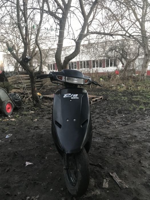 Хонда діо 18 на повному ходу