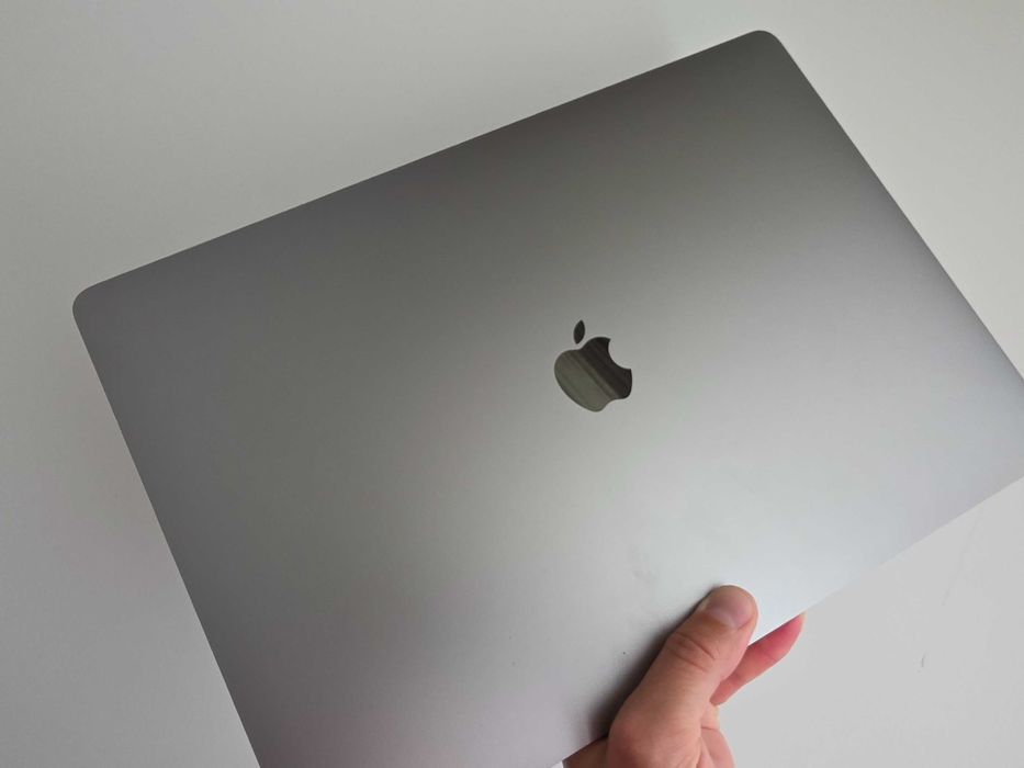 MacBook Pro 16" 2019 i9 16GB / 1TB (macOS Tahoe 26.2)