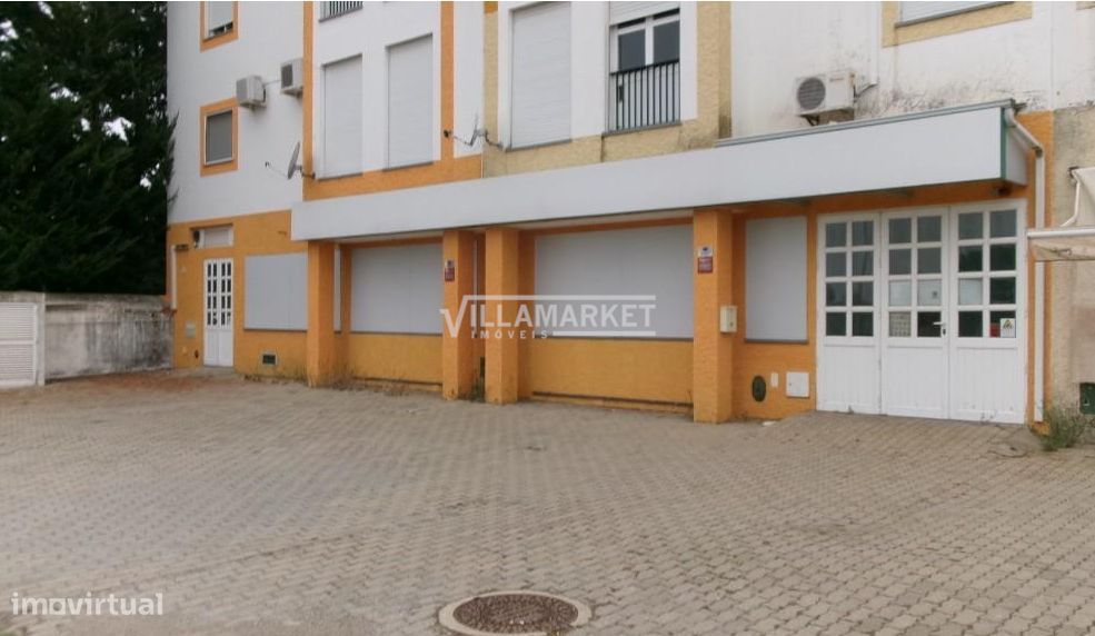 Conjunto de 2 lojas interligadas da banca totalizando 222 m2 de área s