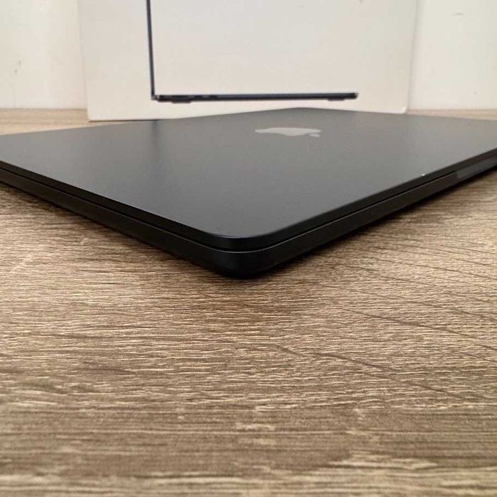 Macbook Air 13" 2025 M4 / 16Gb / SSD 256Gb акб:100% (код: M1114)