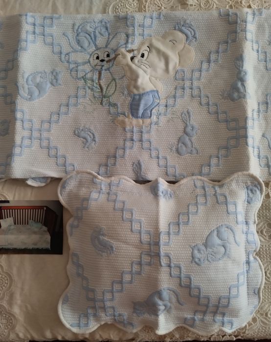 Vendo colcha de cama de bebê
