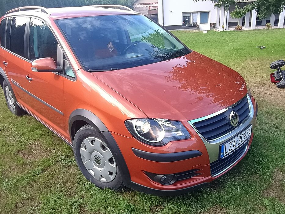 VW cross touran.