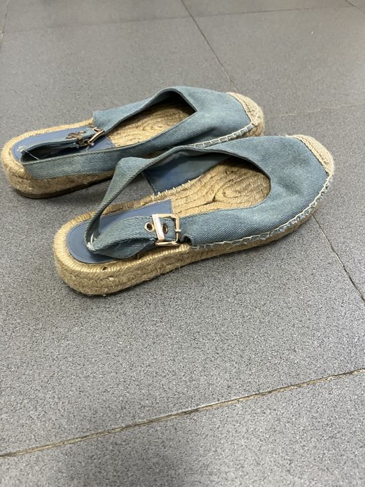 Alpercatas azuis de ganga,Stradivarius,em óptimo estado,tamanho 37,5€