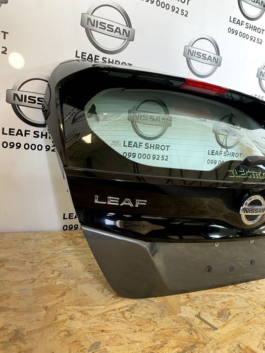 Кришка багажника Nissan Leaf ZE1 задня дверь ляда Нісан Ліф 18-25 шрот
