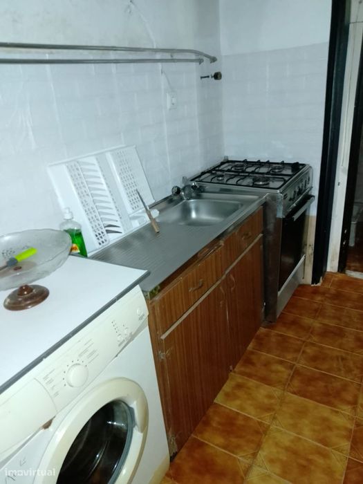 Apartamento T4+1 em Rés-do-chão — Bom estado.