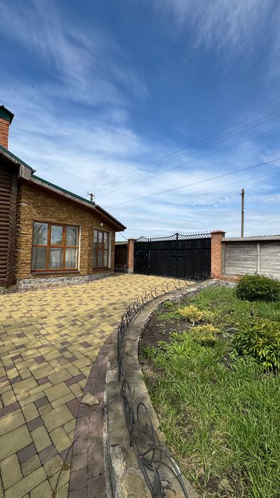 Продається будинок в мальовничому місці