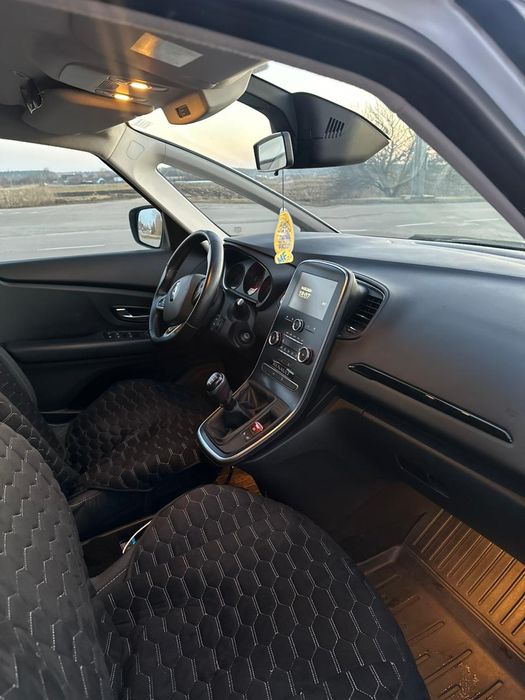 Продам автомобіль Рено сценік 4